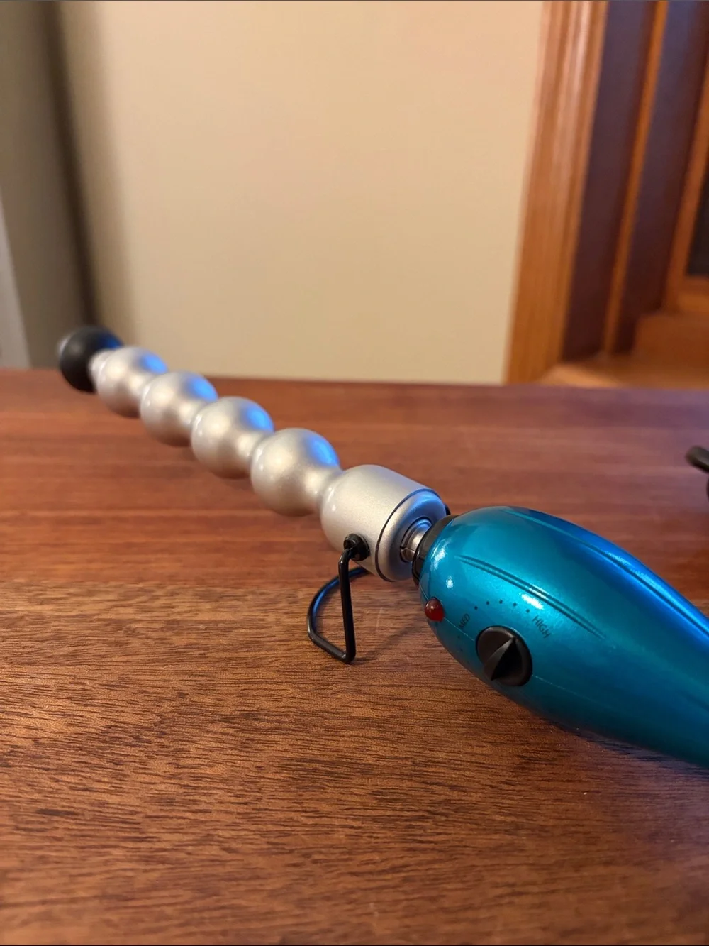Bed Head Tigi Rock N Roller Electric Curling Wand with built in Stand